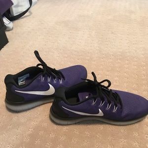 Nike shoe - size 8